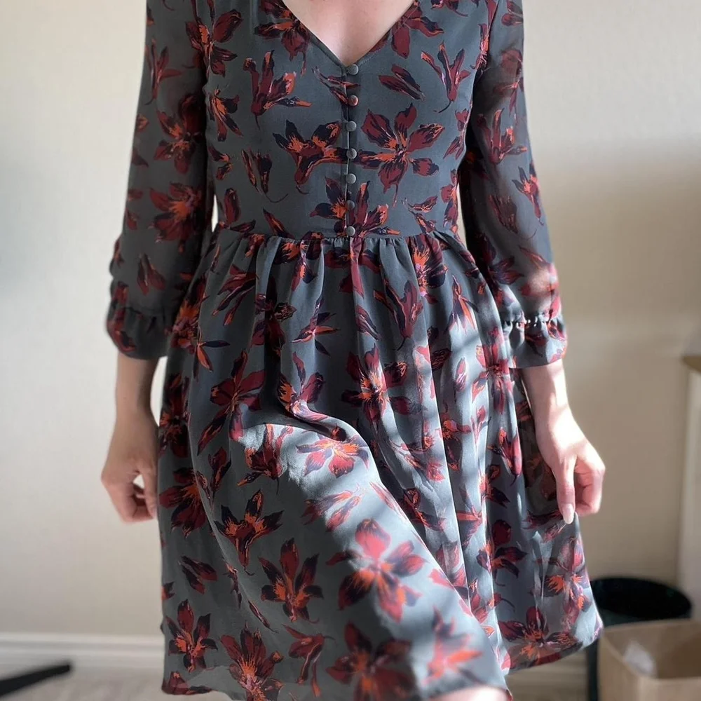 Madewell Moonblossom Ruffle-Sleeve Dress in the Winter Orchid floral pattern. - Picture 2 of 8